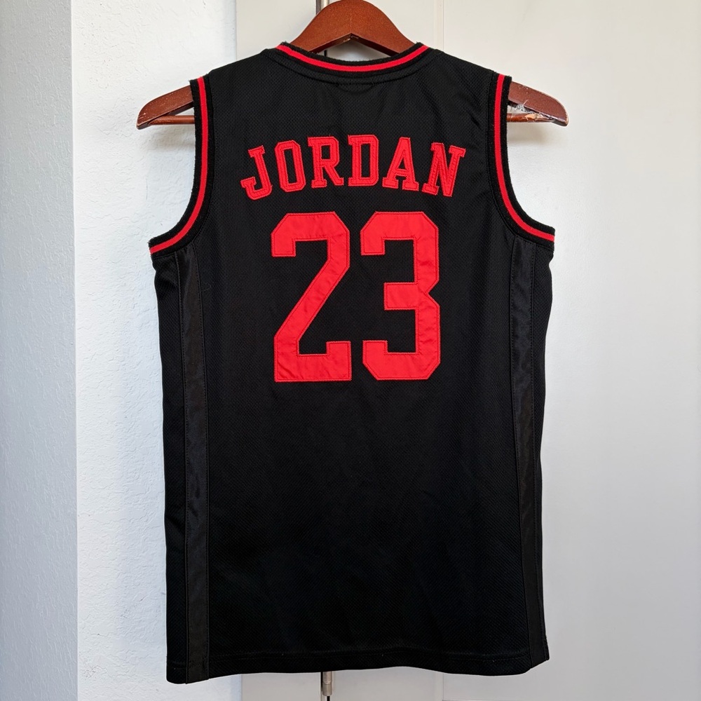 AIR JORDAN #23 JORDAN BLACK RED STITCHED JERSEY KIDS LARGE - Picture 4 of 7